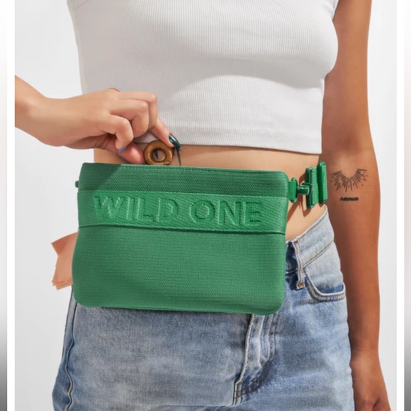 Wild One Dog Treat Pouch Spruce - Picture 6 of 10